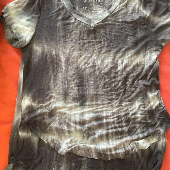 Latched mama XS shirt bundle. - Picture 6 of 8